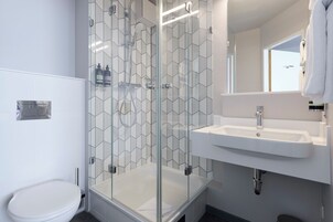 Ücretsiz banyo/kozmetik ürünleri, saç kurutma makinesi, sabun, şampuan 