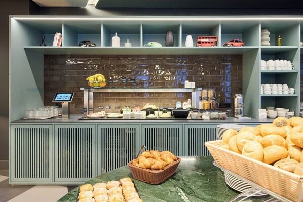 Daily buffet breakfast (EUR 17.90 per person)