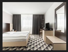 Roupas de cama antialérgicas, cofres nos quartos, escrivaninha