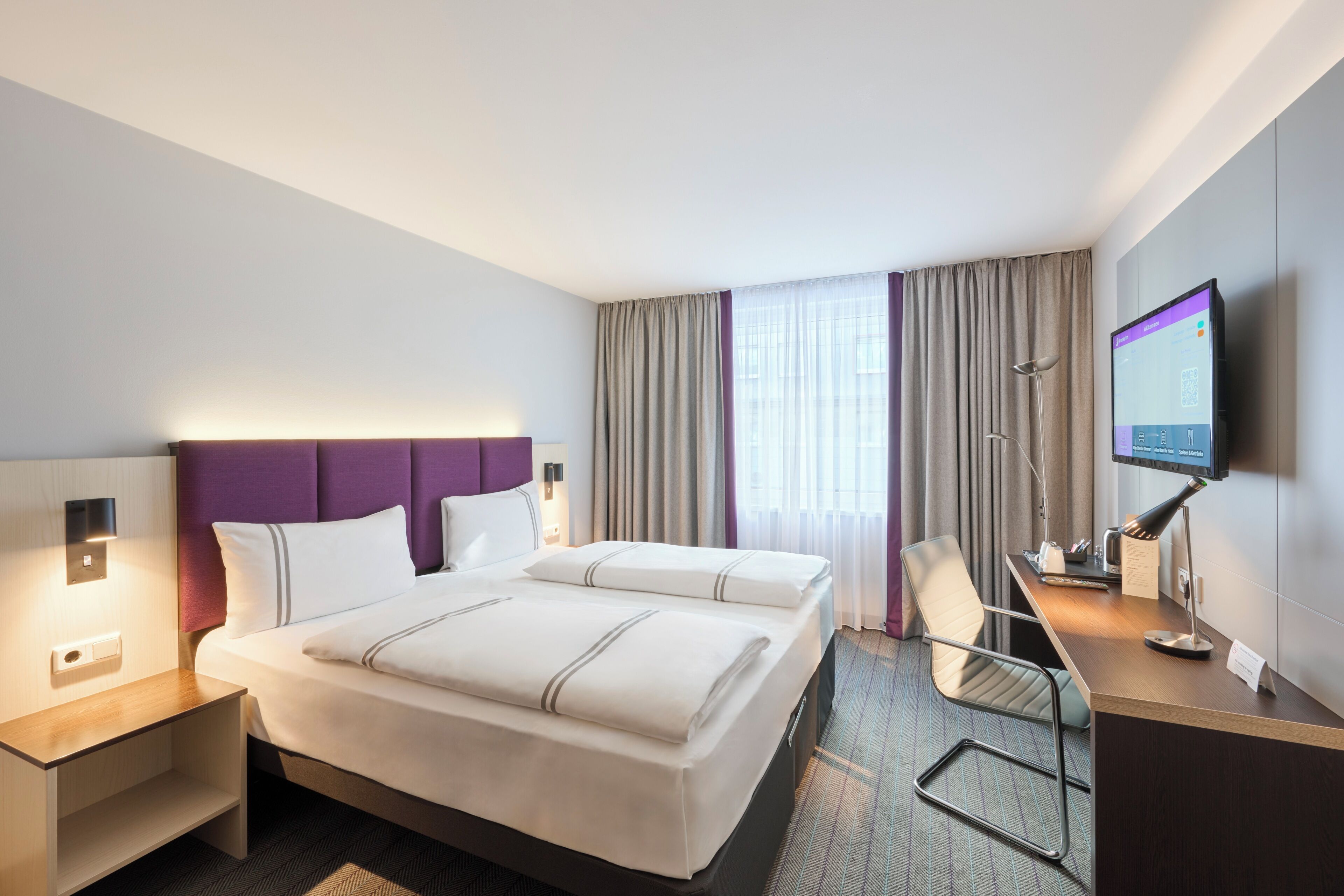 Standard Double or Twin Room | Hypo-allergenic bedding, in-room safe, desk, blackout drapes