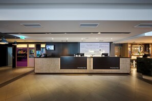 Reception - Premier Inn Wien City Hauptbahnhof (Vienna)