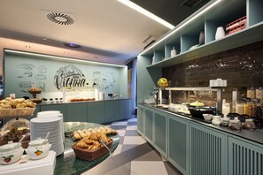 Daily buffet breakfast (EUR 17.90 per person) - Premier Inn Wien City Hauptbahnhof (Vienna)