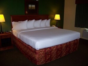 Premium bedding, desk, iron/ironing board, free WiFi - Borger Ambassador Inn (Borger)