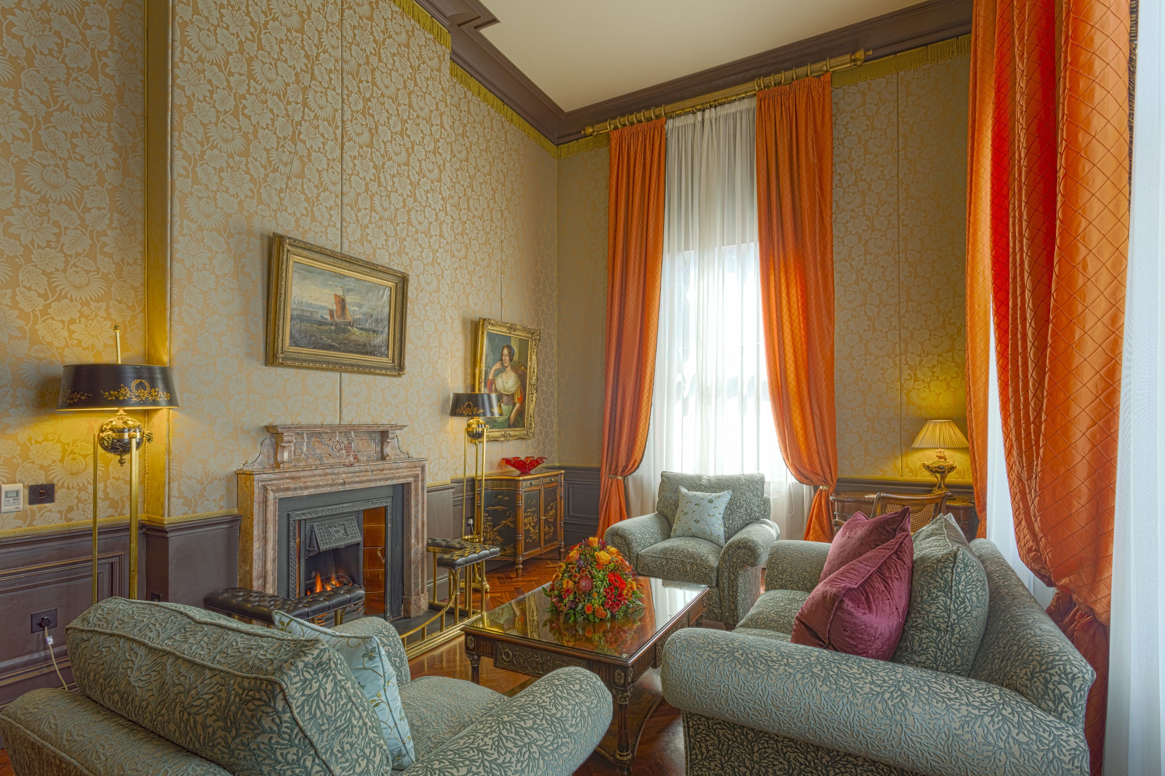 suite, 1 king bed | living room | 32-inch lcd tv with digital channels, tv