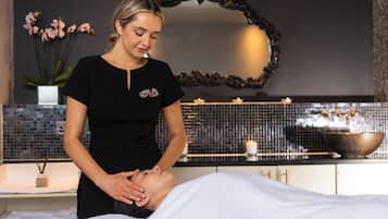 Sauna, Whirlpool, Dampfbad, Körperbehandlungen, Hydrotherapie