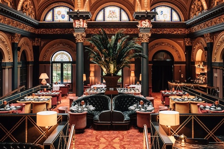 3 restaurants, breakfast, lunch, dinner served; French cuisine