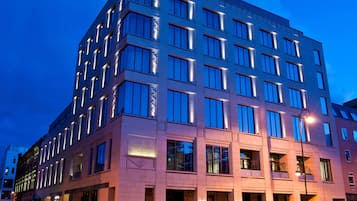 Fassade der Unterkunft – Abend/Nacht