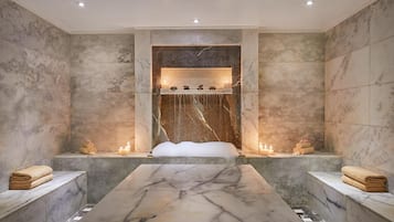 Una bañera de hidromasaje, baño turco, 1 sala de tratamiento