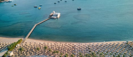 Beach nearby, sun-loungers, beach umbrellas, beach towels