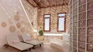 Banheira de hidromassagem, sauna a vapor, 1 sala de tratamento