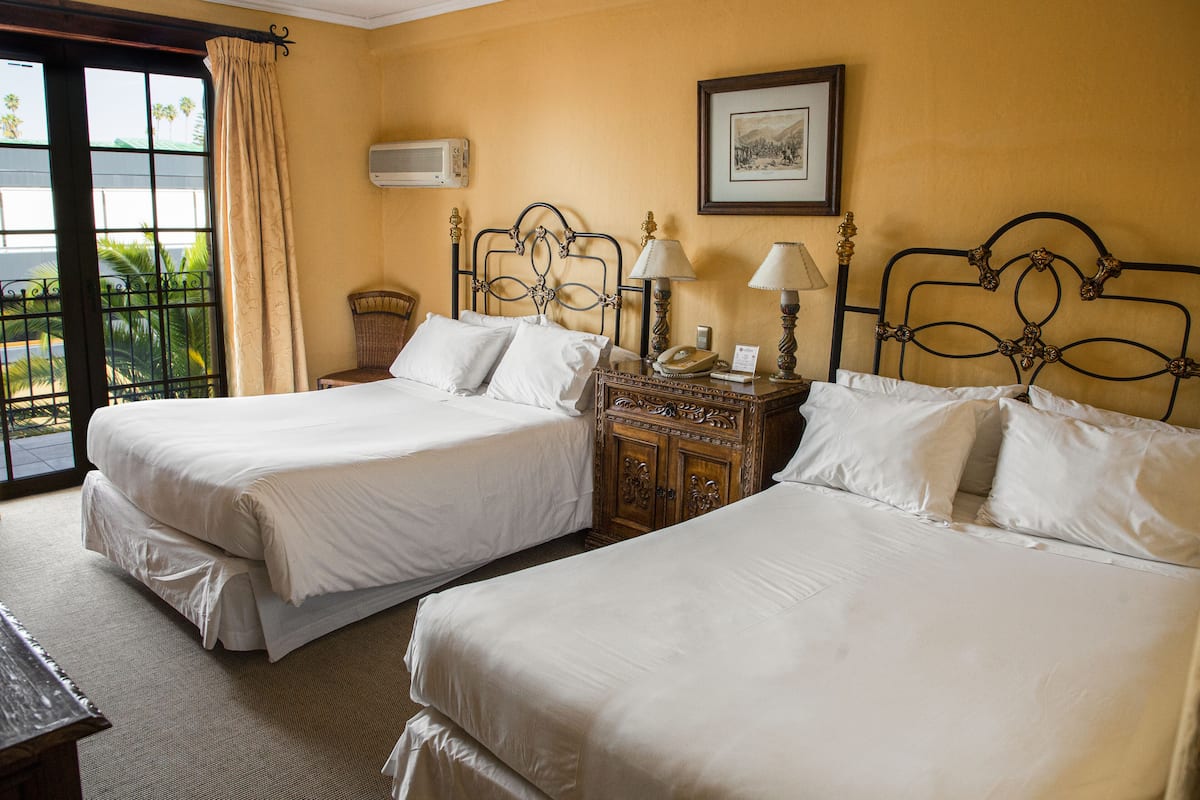 standard twin room | 1 bedroom, minibar, in-room safe, desk