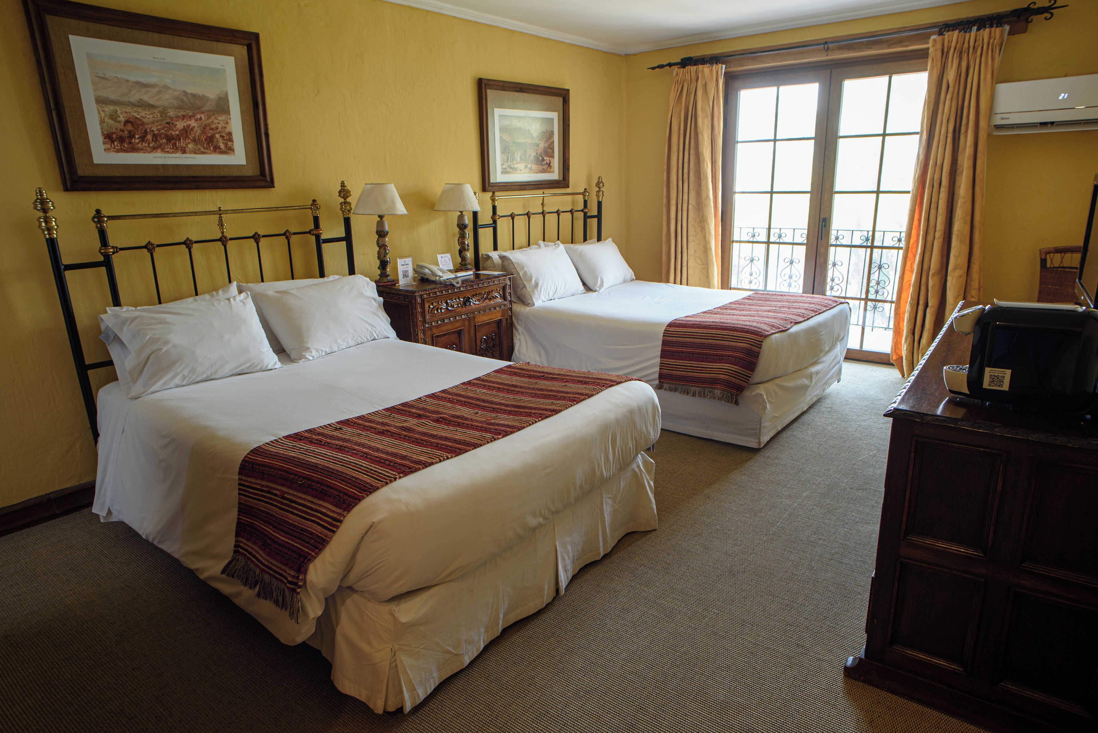 standard twin room | 1 bedroom, minibar, in-room safe, desk