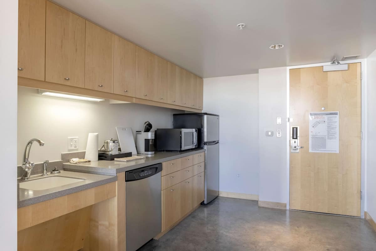 Premium bedding, pillow-top beds, in-room safe, desk