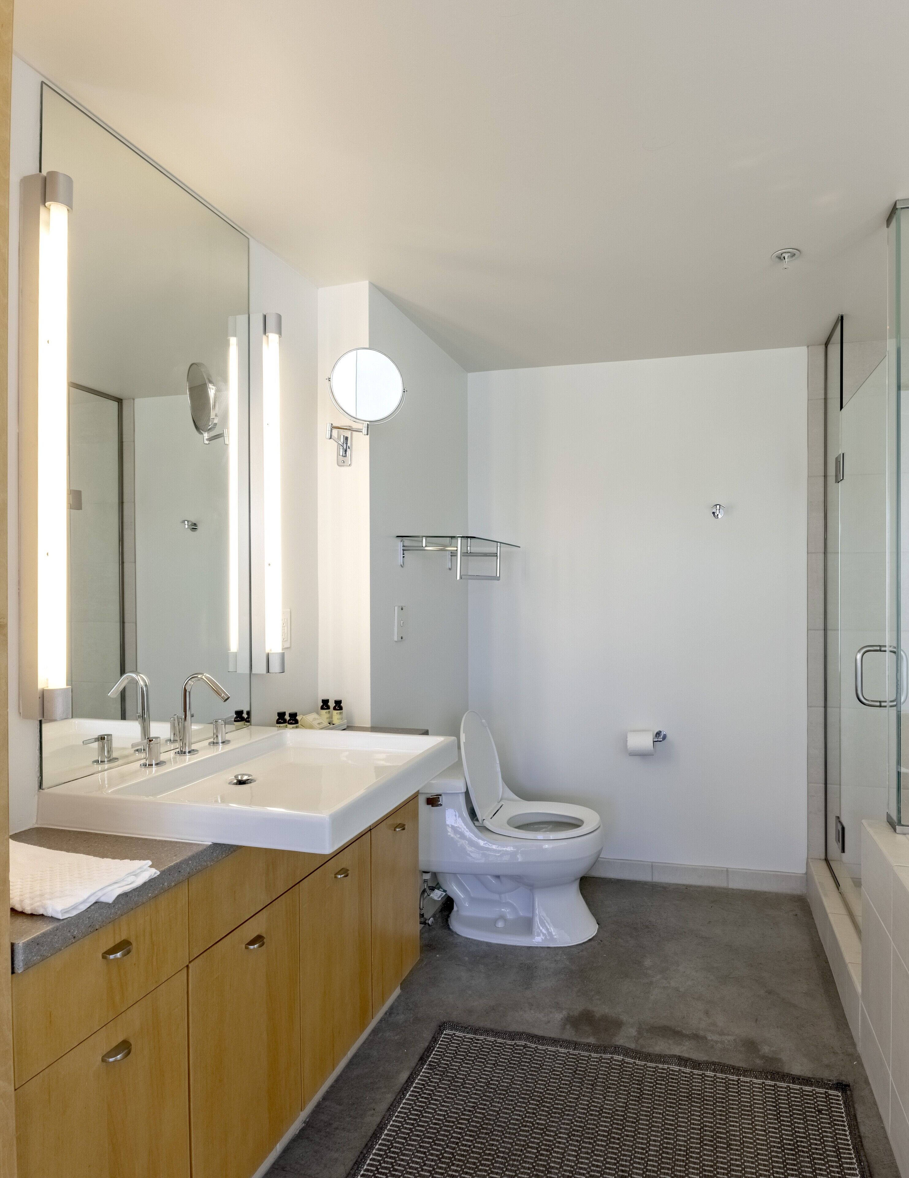 separate bathtub and shower, free toiletries, hair dryer, towels