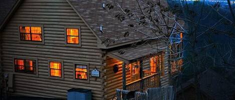 Luxury Cabin, 1 Bedroom, Hot Tub, Mountain View (Sleeps up to 6 ) | Exterior