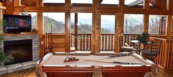 Luxury-Ferienhütte, 2 Schlafzimmer, Whirlpool, Bergblick (Sleeps up to 8) | Billard