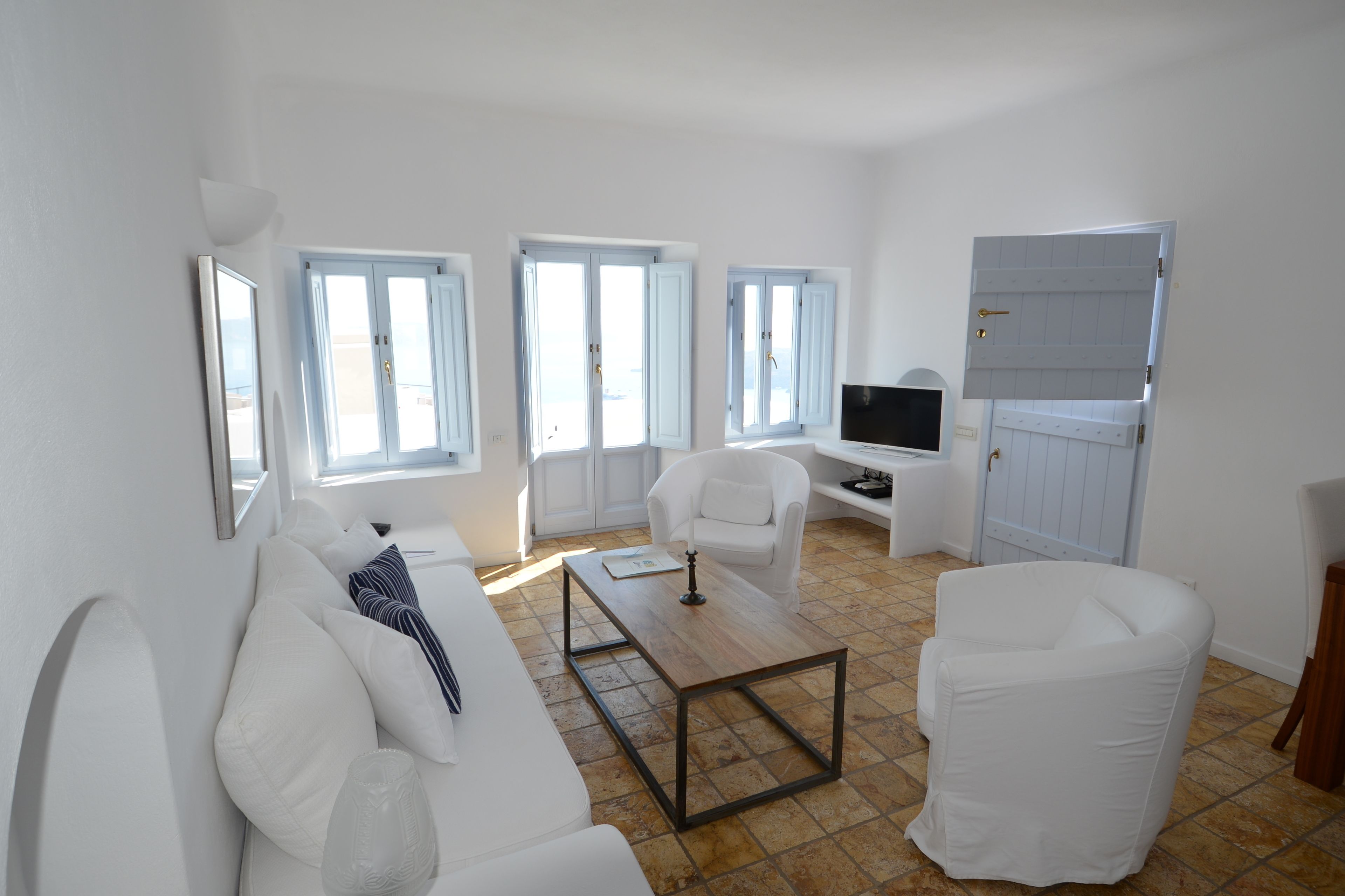 suite (rigoletto) caldera view | living room | flat-screen tv