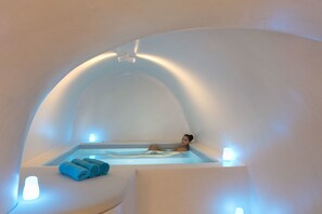 Villa (La Traviata) Indoor & Outdoor Jetted Tub Caldera View | Jetted tub - Aria Suites (Santorini)