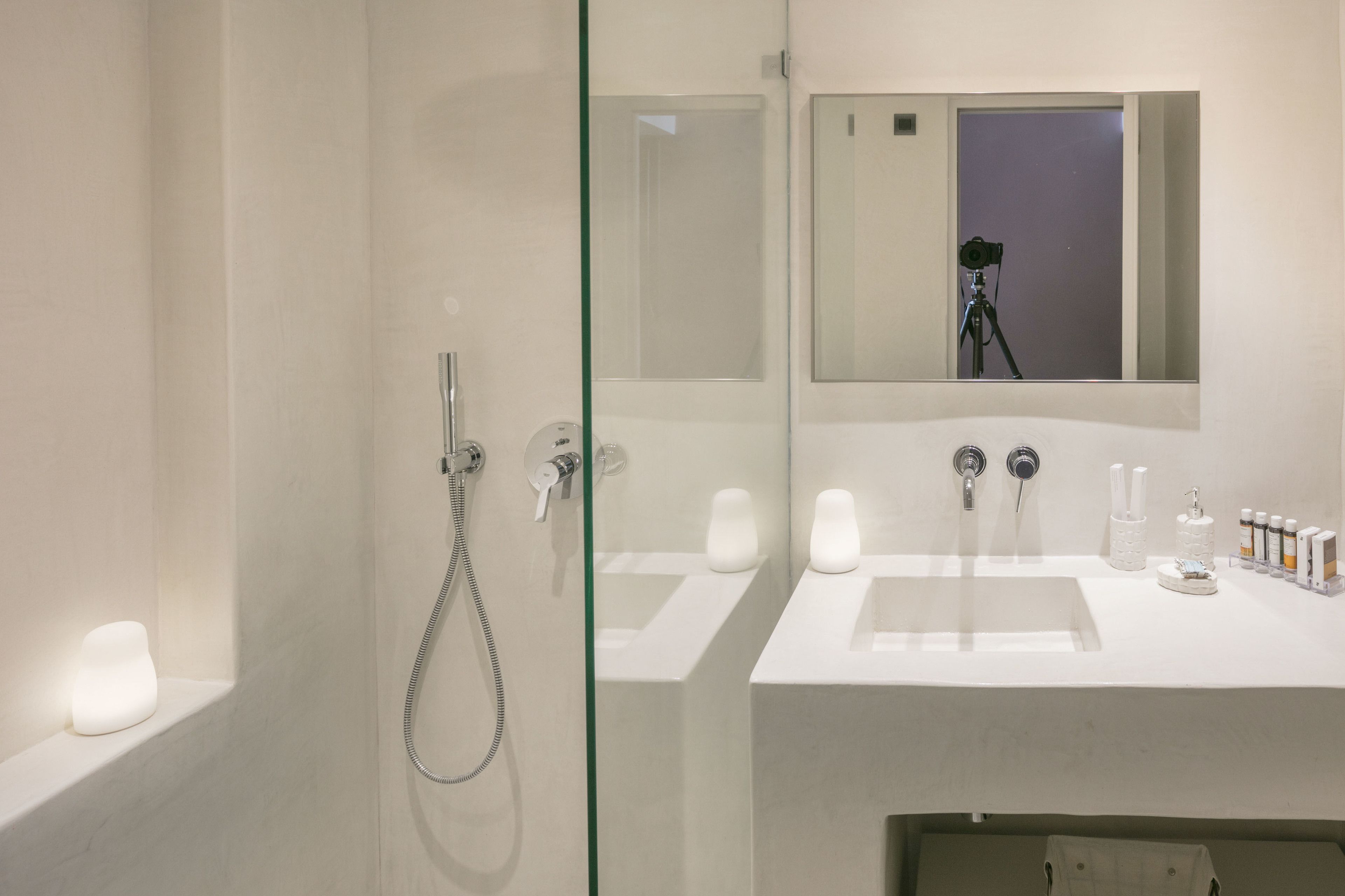 Villa (Fidelio) Jetted Tub Caldera View | Bathroom | Shower, designer toiletries, hair dryer, bathrobes
