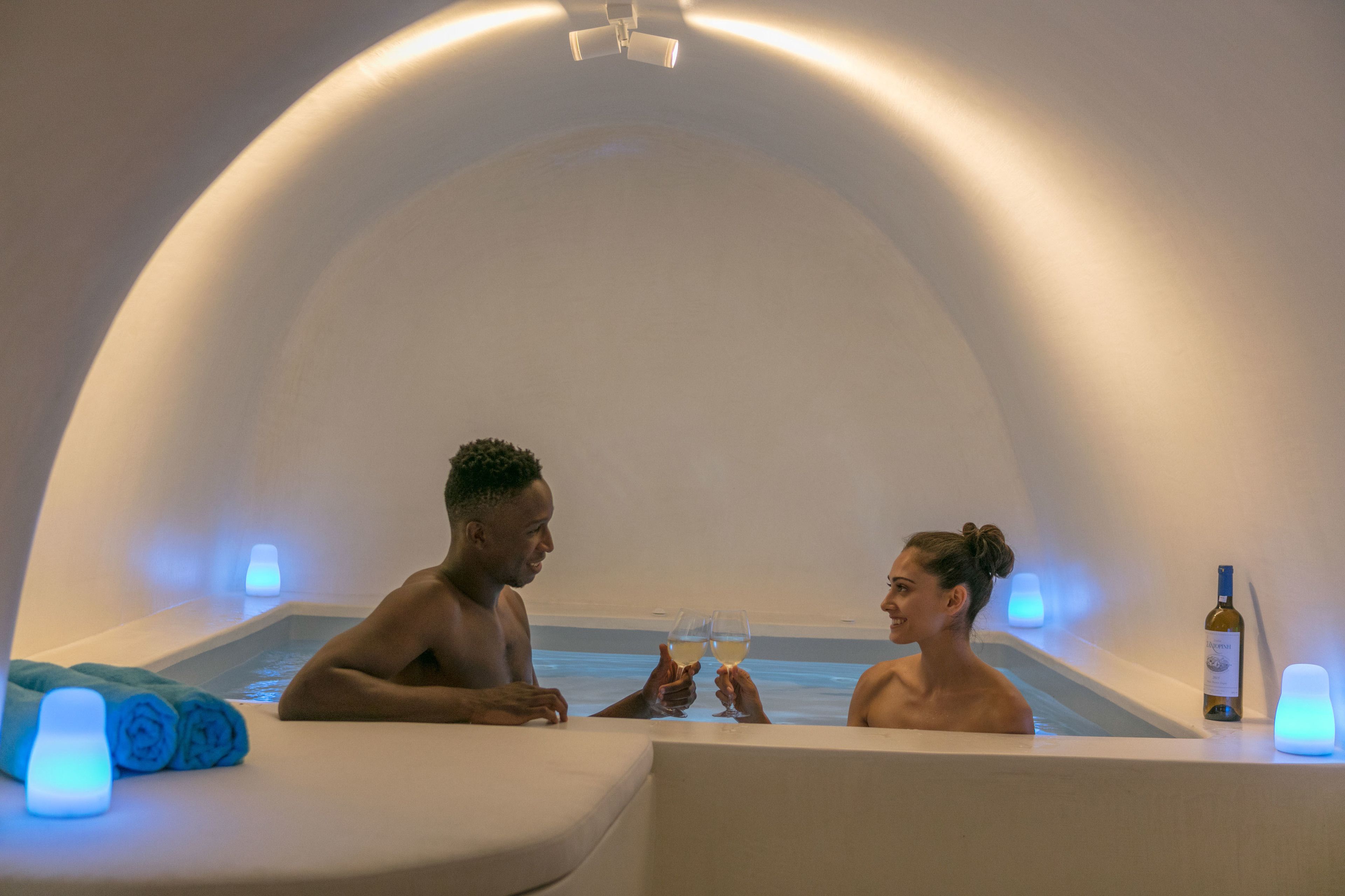 Villa (La Traviata) Indoor & Outdoor Jetted Tub Caldera View | Jetted tub