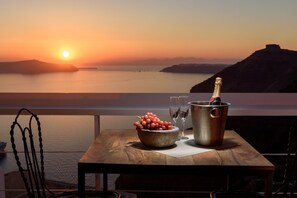 Villa (La Vida Breve) Outdoor Hot Tub Panoramic Caldera View | Ropa de cama de alta calidad y minibar 