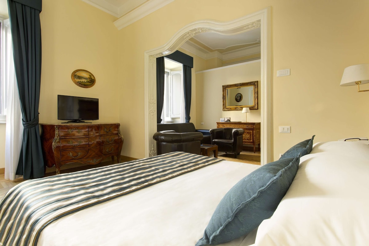 Junior-Suite, 1 Doppelbett und Schlafsofa | Minibar, Zimmersafe, kostenloses WLAN, Bettwäsche