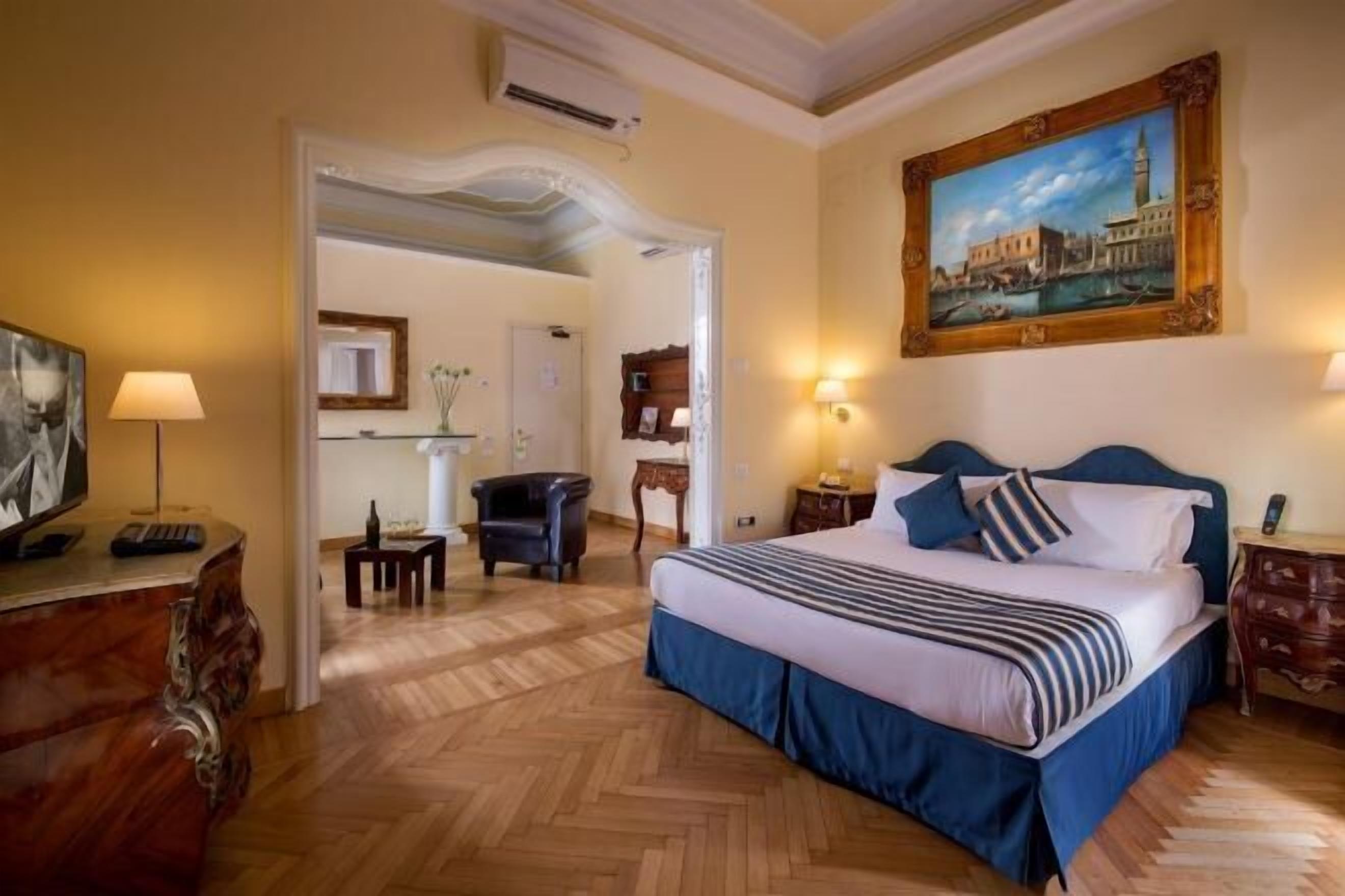 Minibar, in-room safe, free WiFi, bed sheets