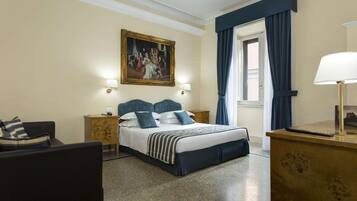 Minibar, in-room safe, WiFi (free), bed sheets