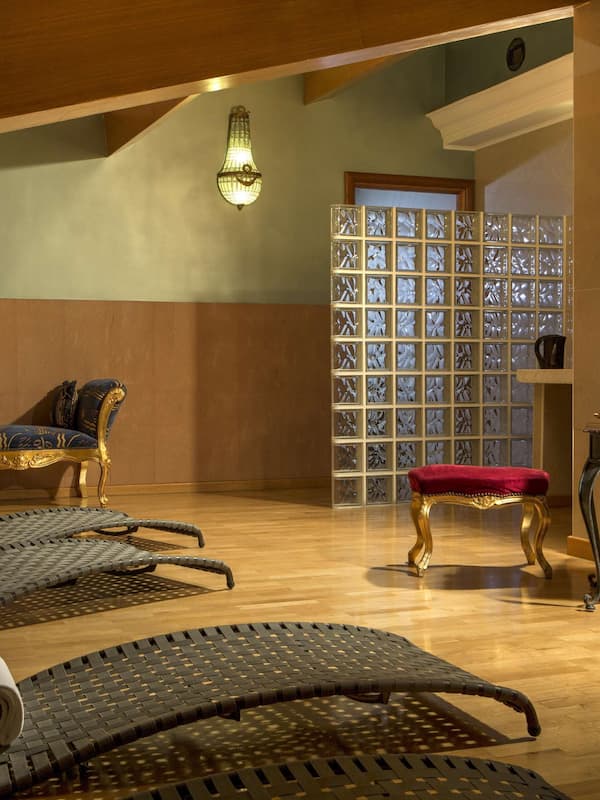 Couples treatment rooms, Turkish bath, body treatments, aromatherapy