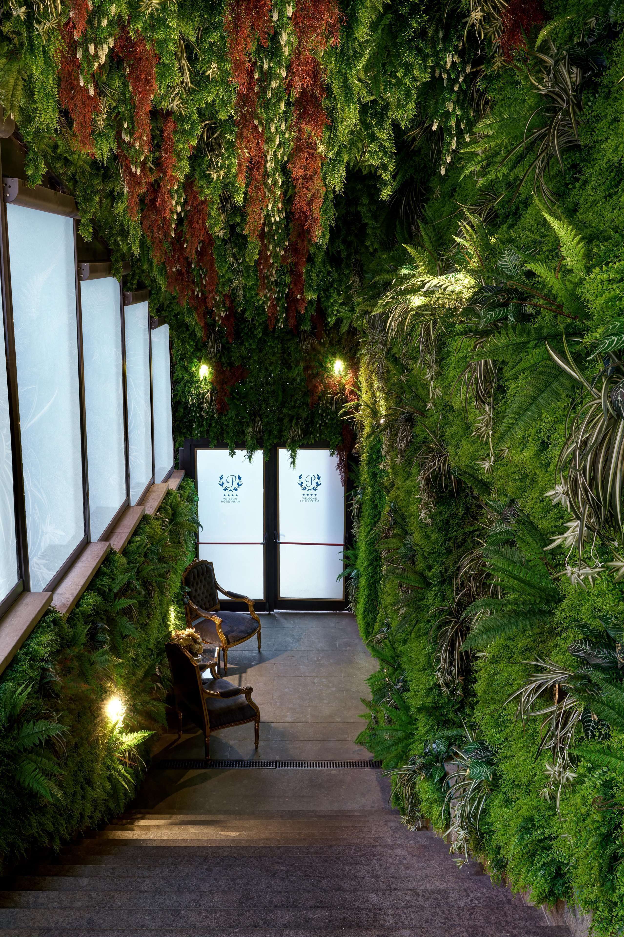 lunch and dinner served, regional cuisine