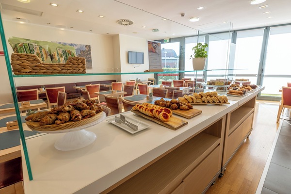 Daily buffet breakfast for a fee