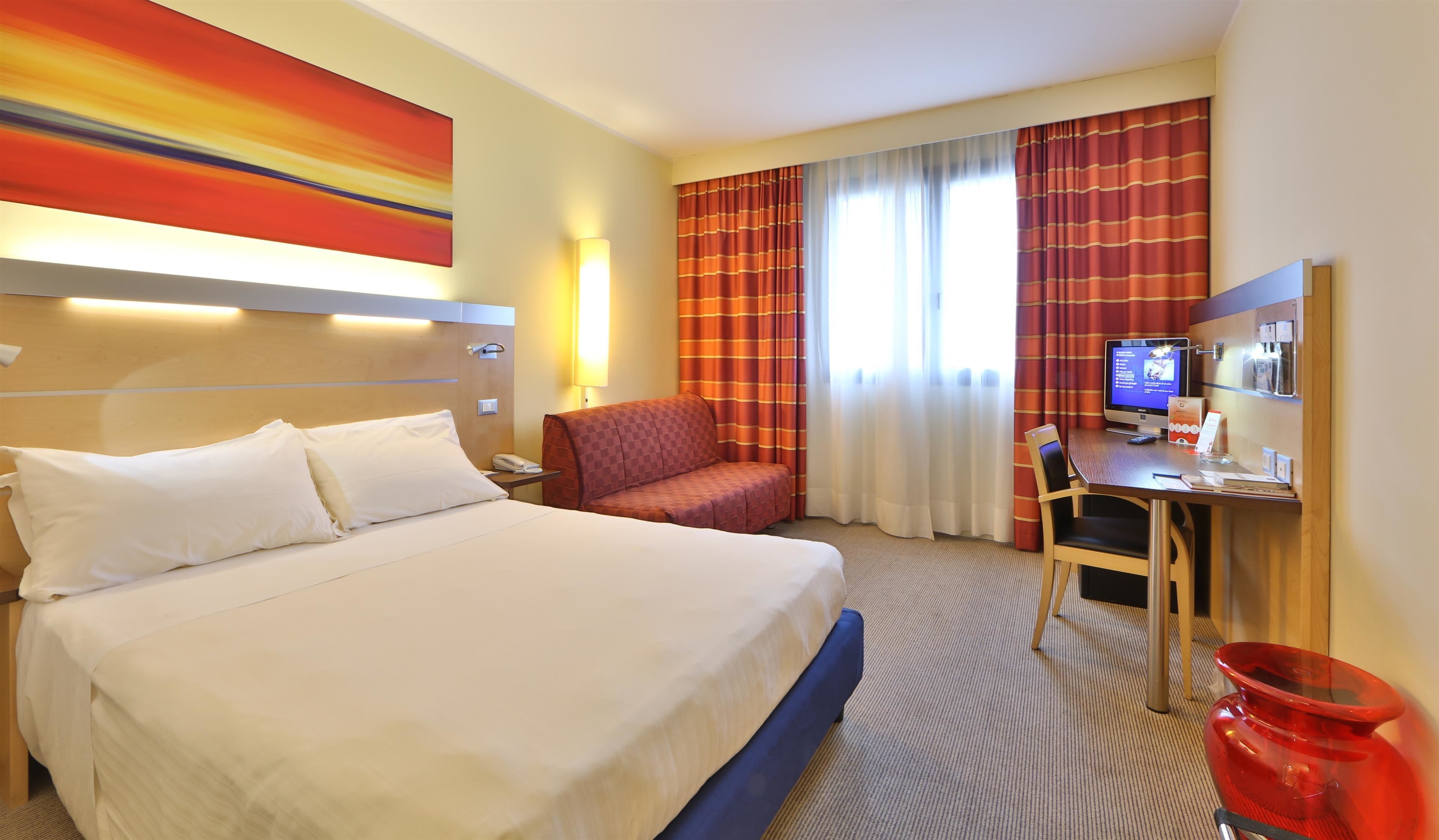 1 bedroom, down duvets, in-room safe, desk