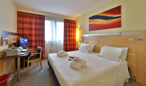 Comfort Double Room | Down comforters, in-room safe, desk, blackout drapes - Best Western Palace Inn Hotel (Ferrara)