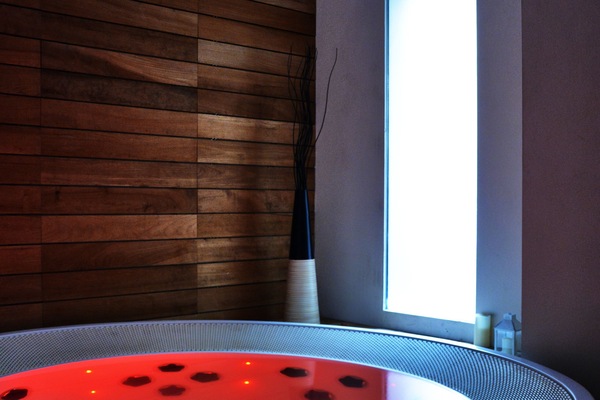 Couples treatment rooms, sauna, hot tub, steam room, Turkish bath