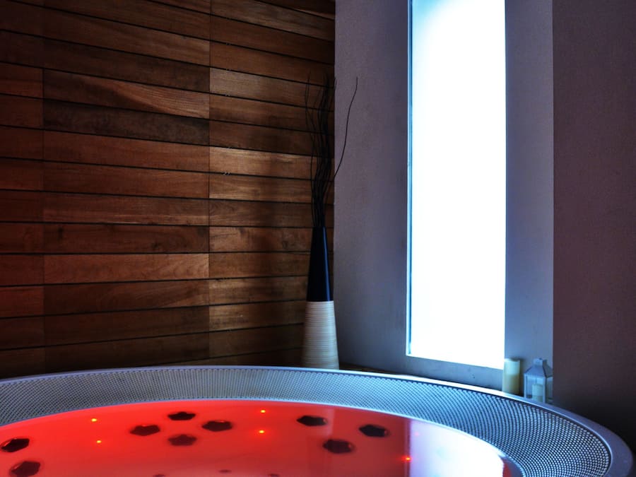 Couples treatment rooms, sauna, hot tub, steam room, Turkish bath