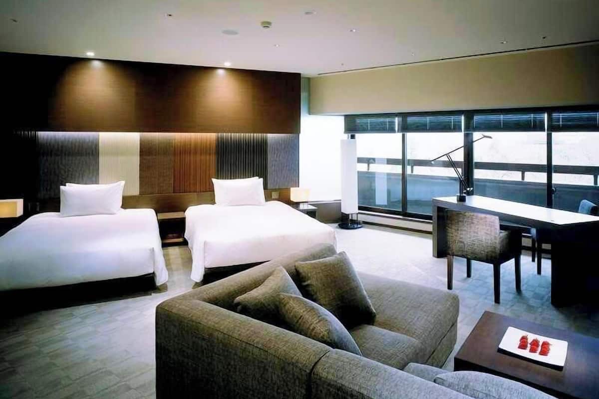 Minibar, in-room safe, desk, blackout drapes