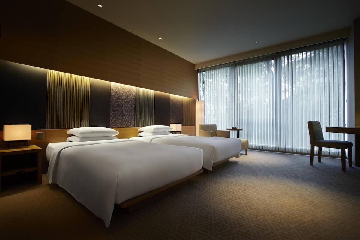 Deluxe Room, 2 Twin Beds | Minibar, in-room safe, desk, blackout drapes
