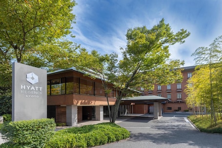 A modern building with a sign reading 'HYATT REGENCY KYOTO'.