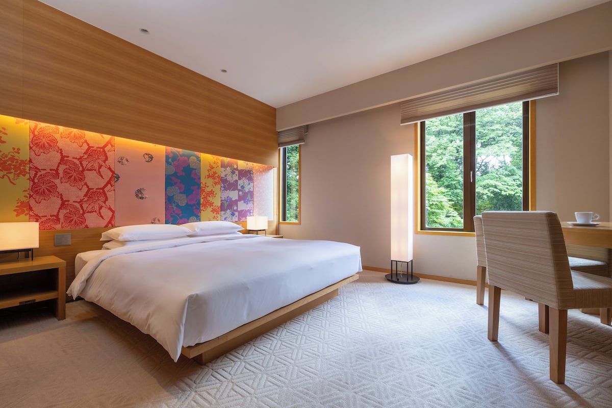 Minibar, in-room safe, desk, blackout curtains