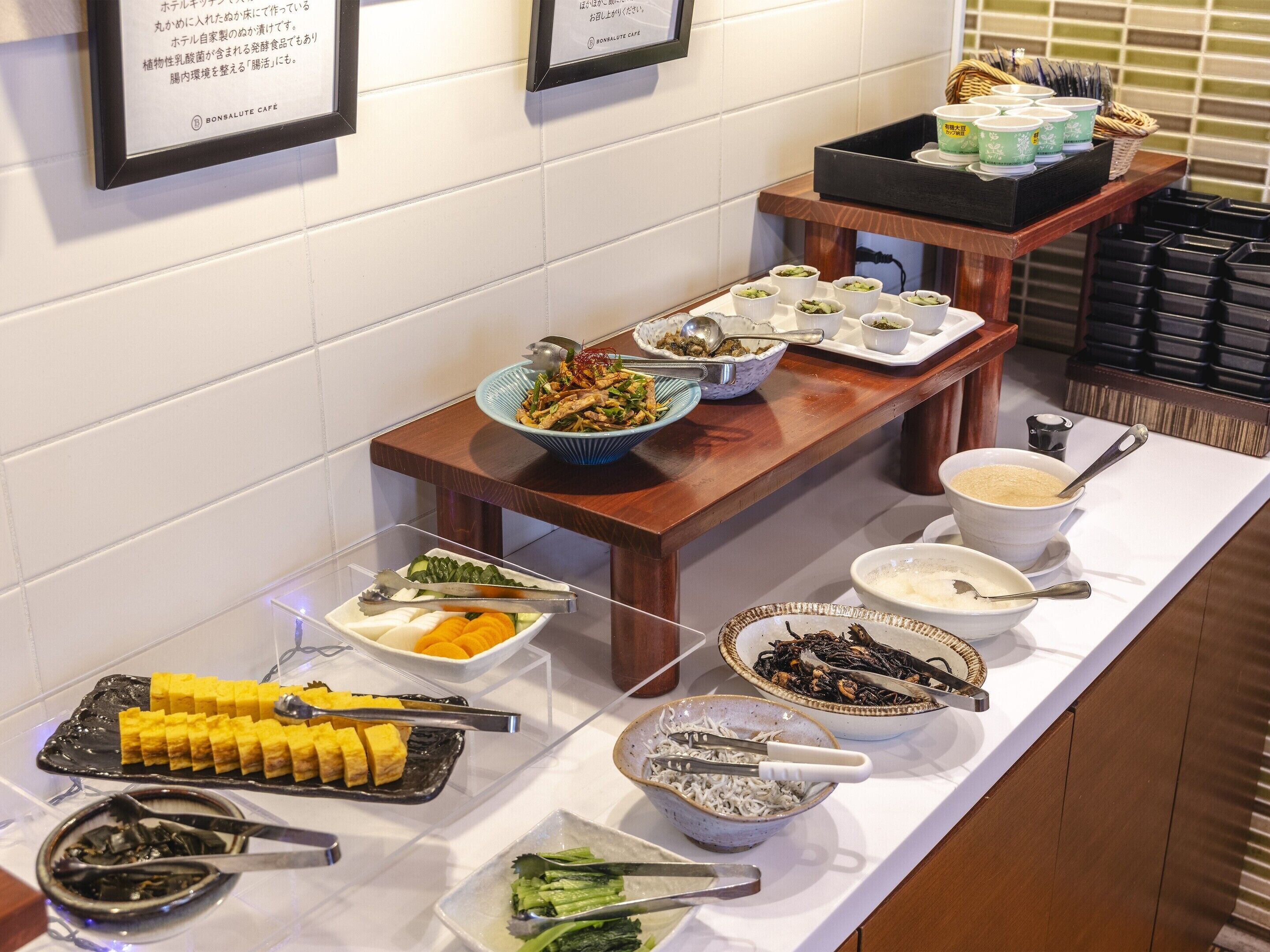 daily buffet breakfast (jpy 1980 per person)