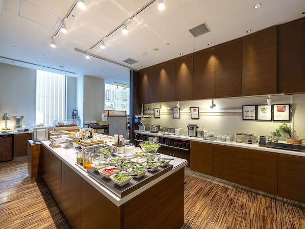 Daily buffet breakfast (JPY 2200 per person) - Akihabara Washington Hotel (Tokyo)