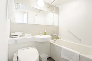 Combined shower/bathtub, deep-soaking bathtub, free toiletries