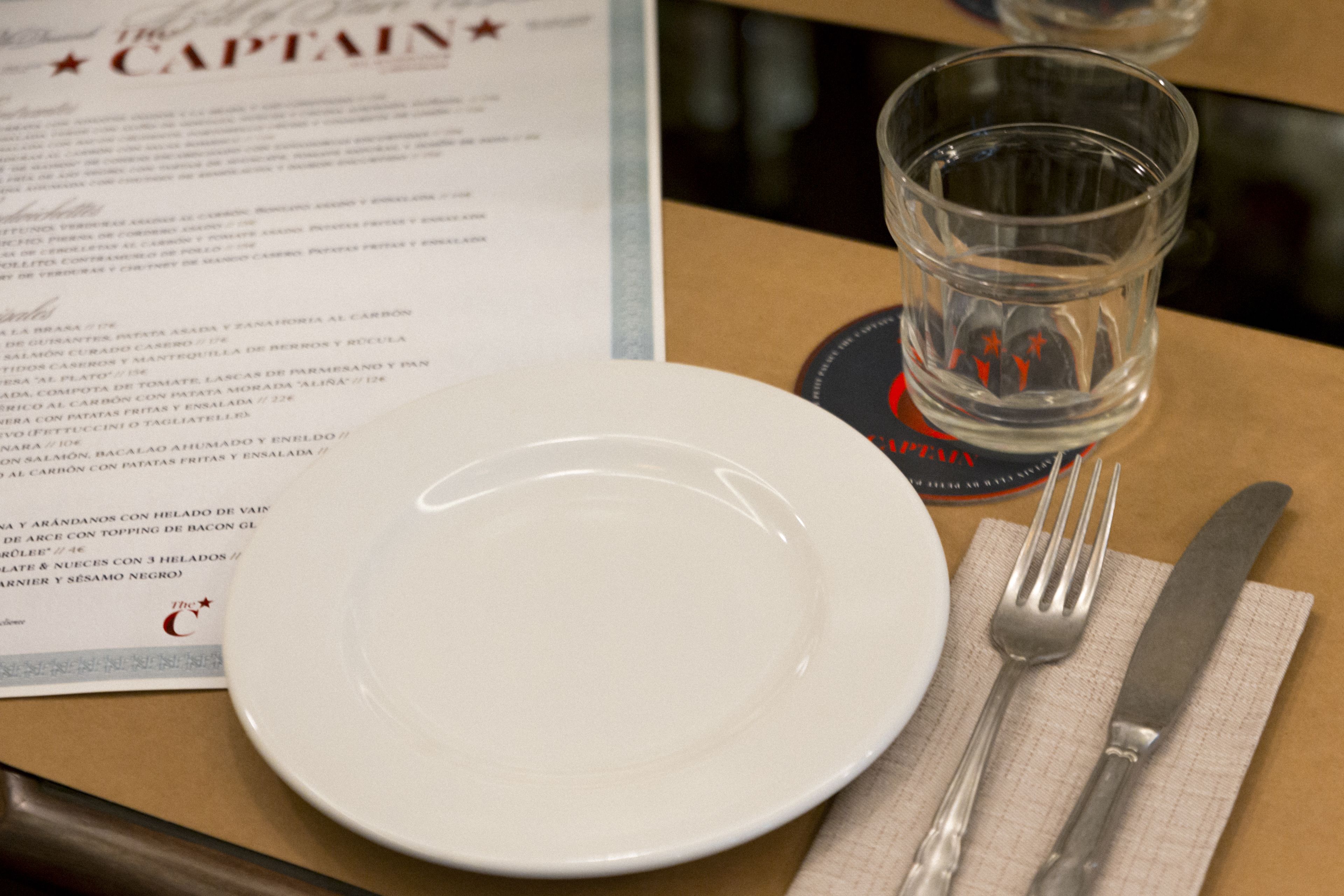 lunch, dinner, brunch served; local and international cuisine