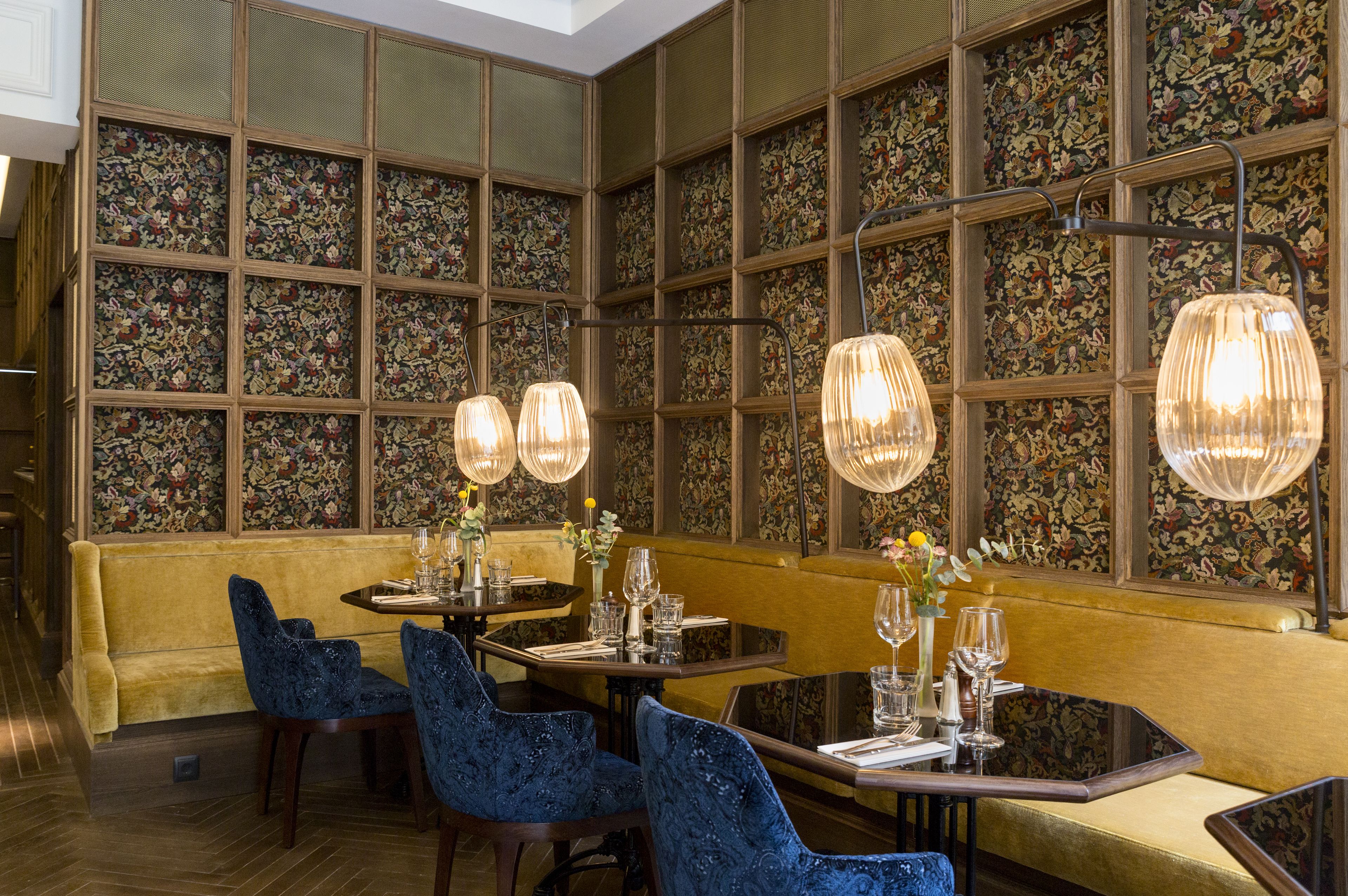 lunch, dinner, brunch served; local and international cuisine