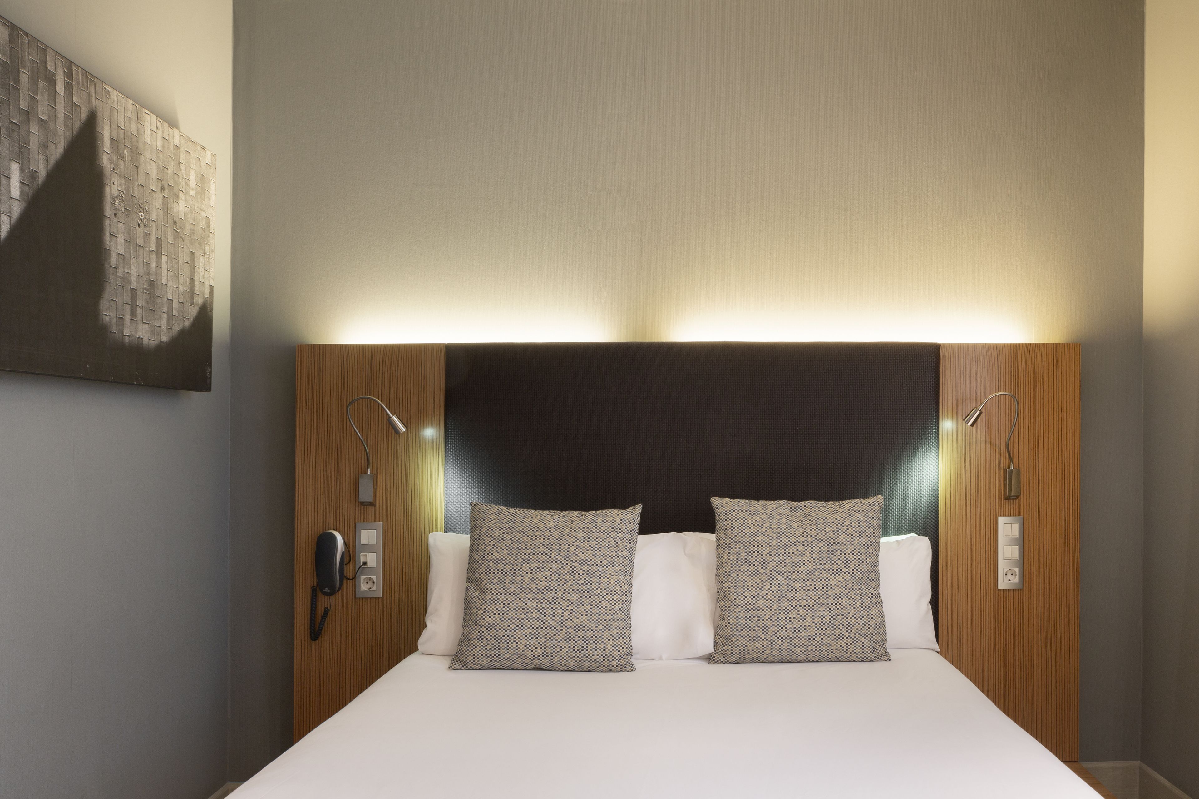 basic double room | 1 bedroom, minibar, in-room safe, desk