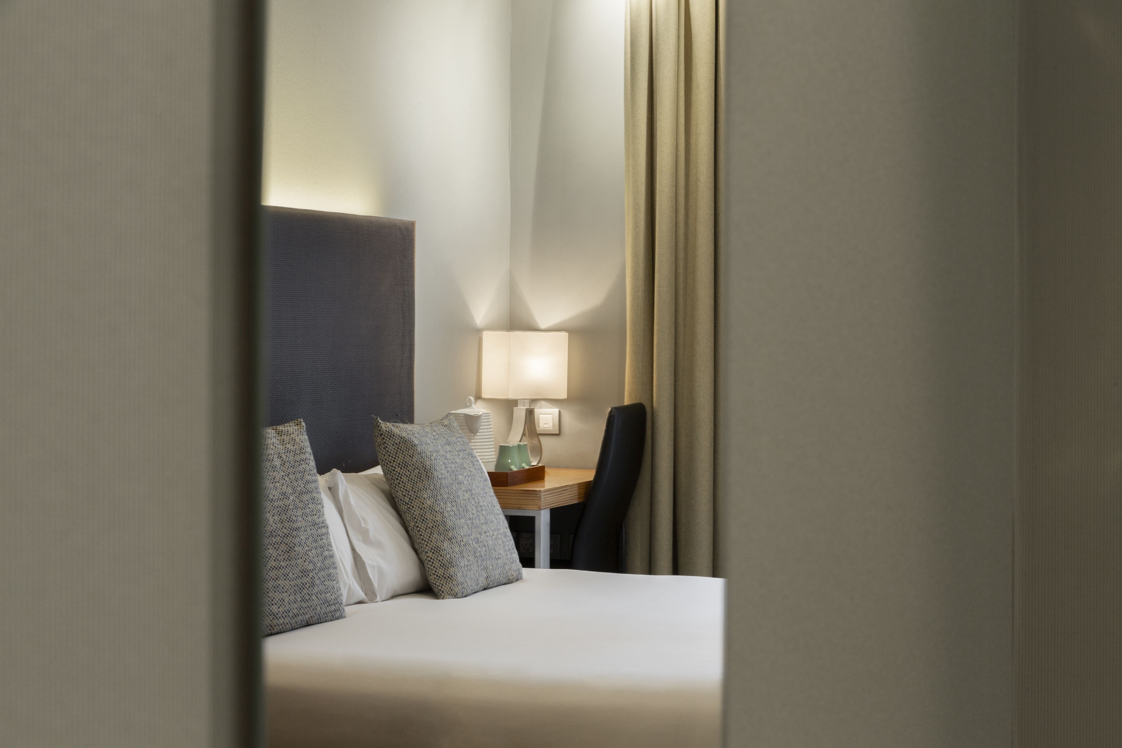 quadruple room | 1 bedroom, minibar, in-room safe, desk