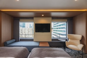 A hotel room with two beds, a TV, a chair, and large windows with a city view. - Bayside Hotel Azur Takeshiba Hamamatsucho (Tokyo)