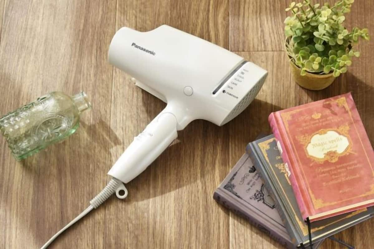 Combined shower/bathtub, free toiletries, hair dryer, bathrobes