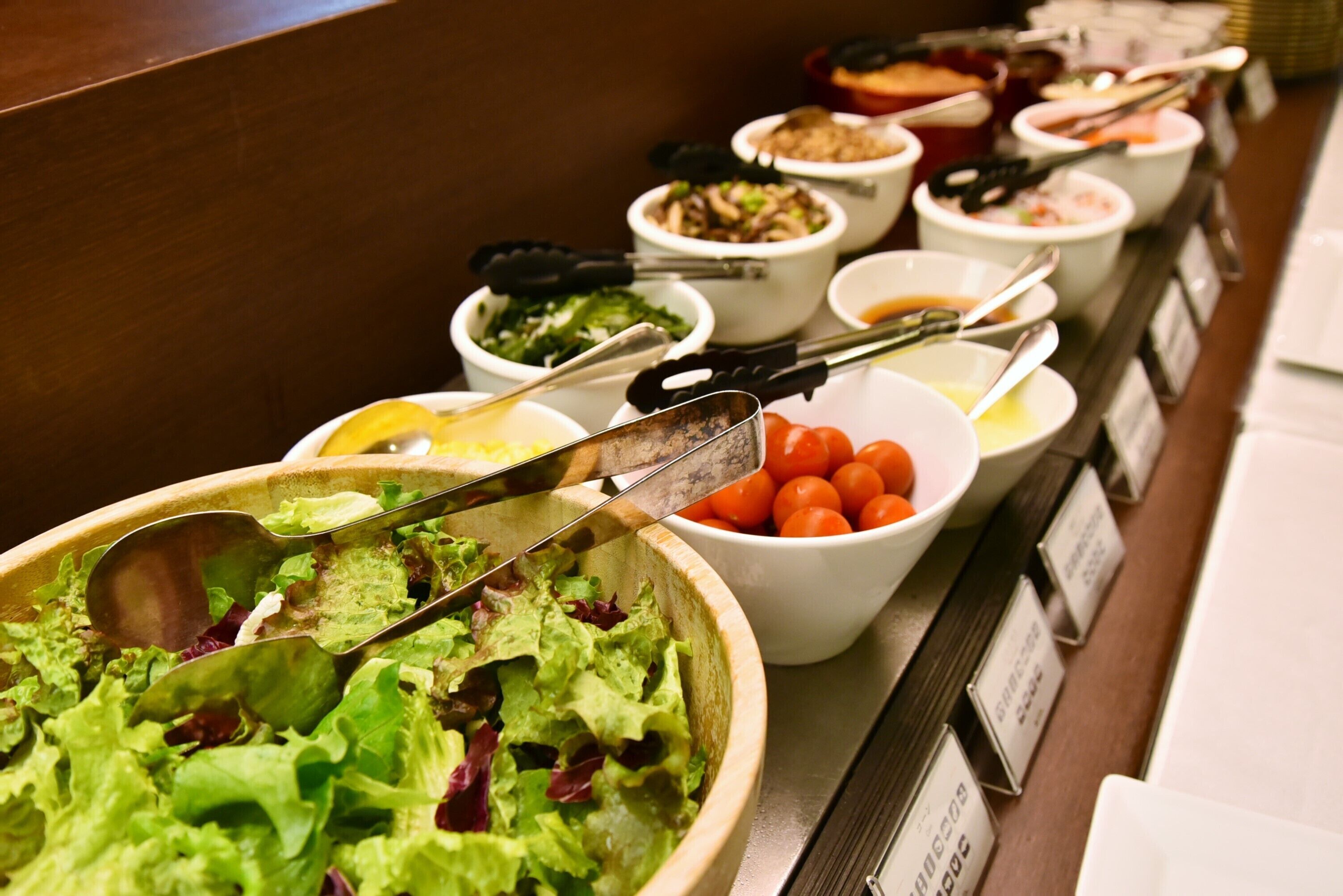 Petit déjeuner buffet servi tous les jours en supplément