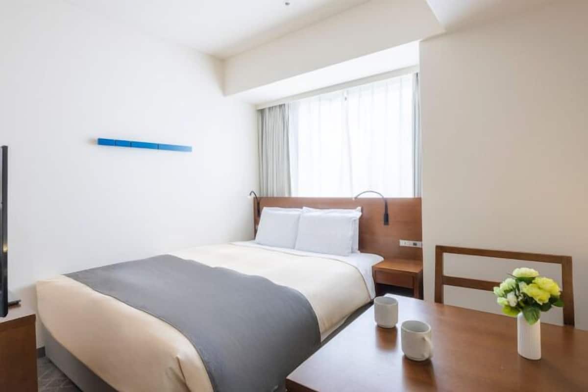 Desk, free WiFi, bed sheets